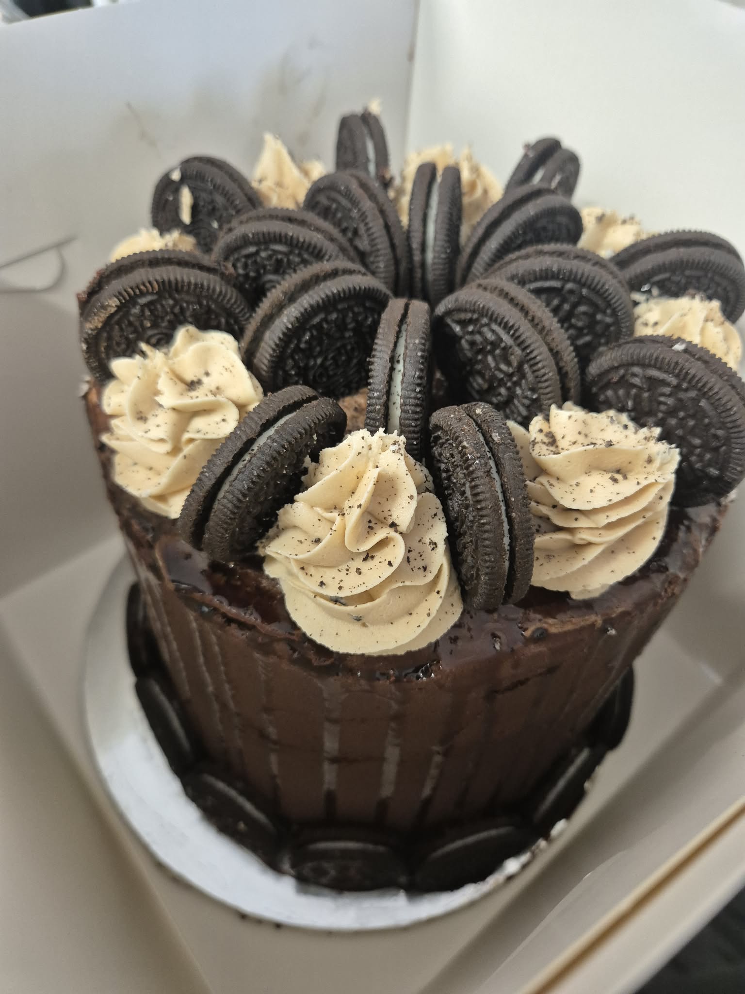 Oreo Drip Cake